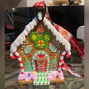 2024 Disney Parks Mickey and Minnie Gingerbread House Popcorn Bucket